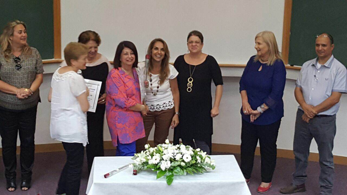  3 مربيات من مدرسة الأخوة يحصلن على شهادة امتياز